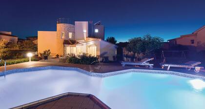 Beautiful home in Vir with WiFi