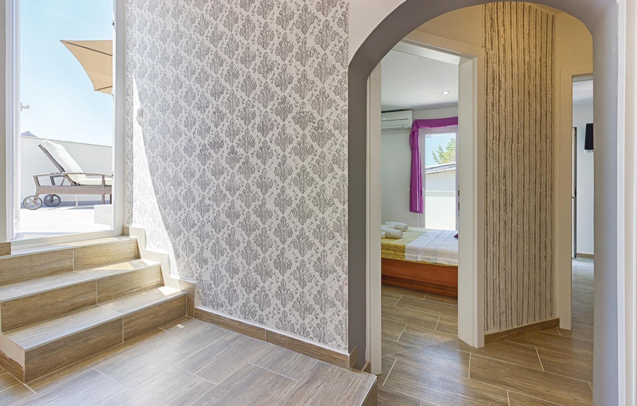 5 bedrooms, free WiFi, bed sheets