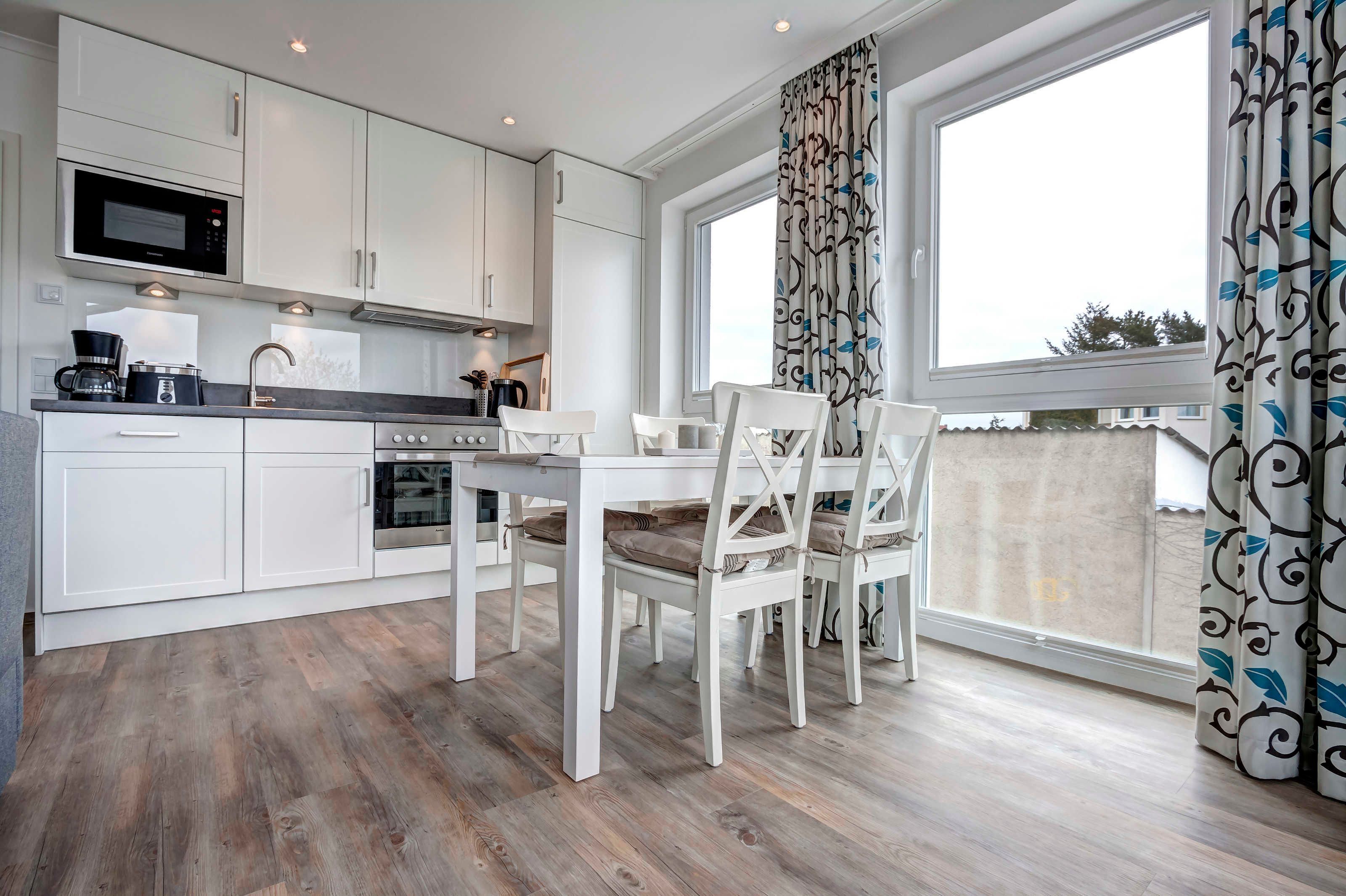 Geladeira, micro-ondas, fogão, lava-louças