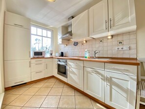 Kjøleskap, mikrobølgeovn, ovn og oppvaskmaskin