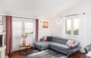 Smart-TV, Kamin, DVD-Player, Tischtennisplatte