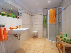 Douche, savon, papier toilette