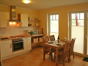 Réfrigérateur, micro-ondes, four, lave-vaisselle