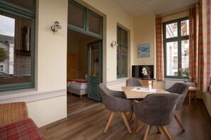 Unclassified image, 4 of 10, button - Apartment 02 - Villa Stock (Heringsdorf)