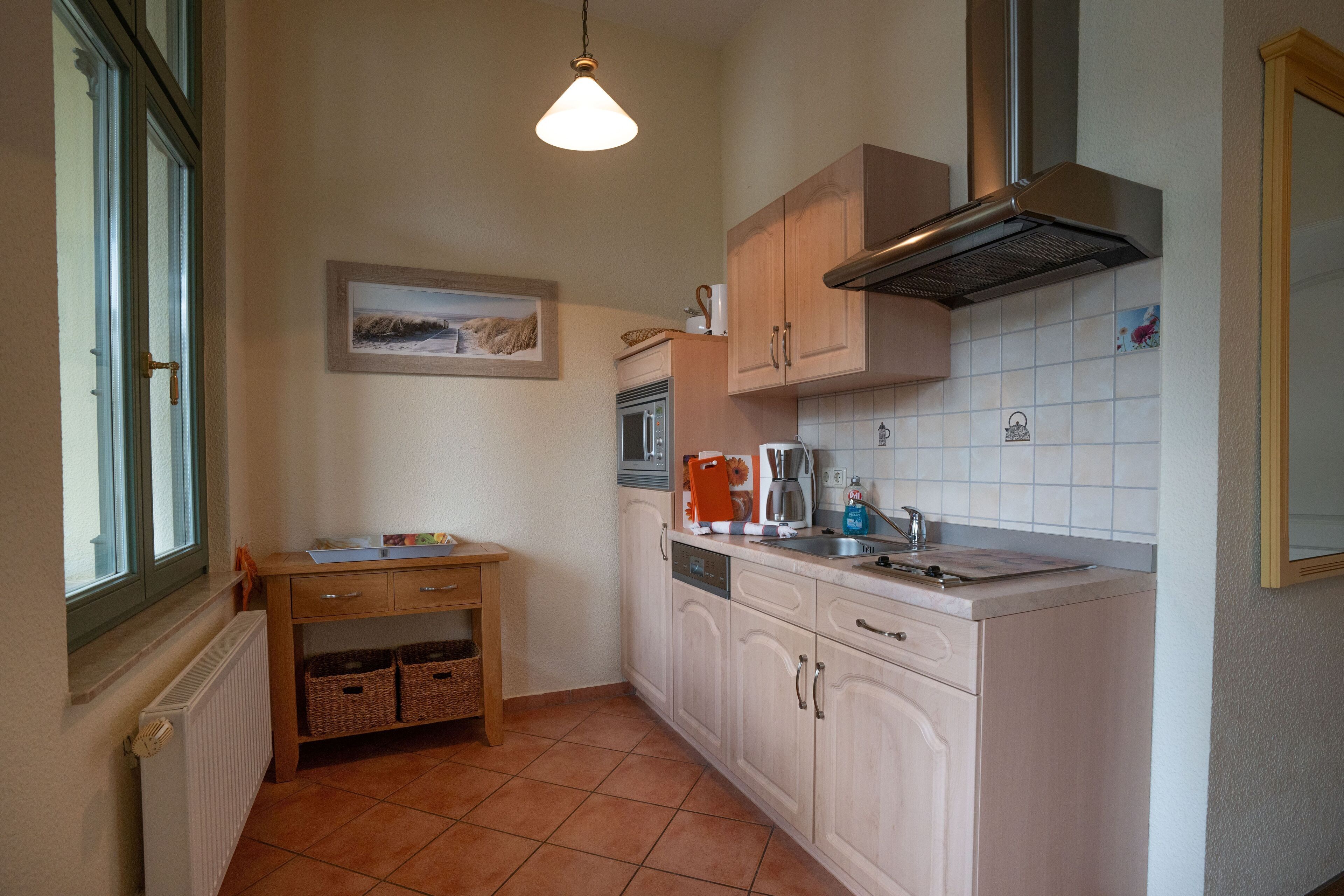 Een koelkast, een microgolfoven, een vaatwasser