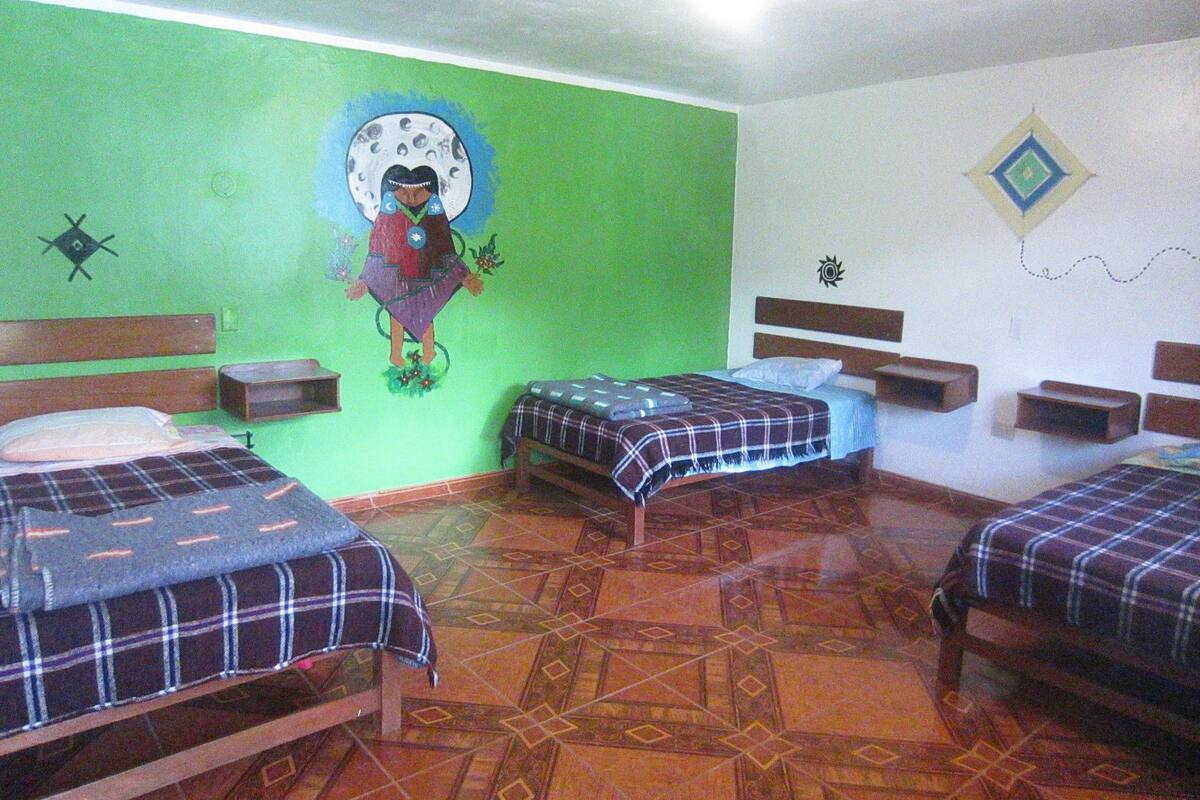 Triple Room | Desk, WiFi (free)