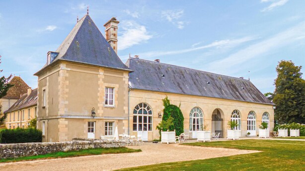 A large, historic building with a prominent tower and arched windows. - Nice apartment in Ocquerre with swimming pool (Ocquerre)