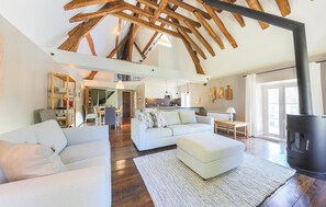 Fireplace, DVD player - 3 bedroom lovely apartment in Ocquerre (Ocquerre)