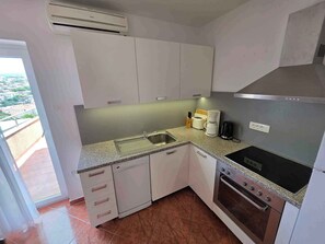 Kühlschrank, Ofen, Herdplatte, Geschirrspüler