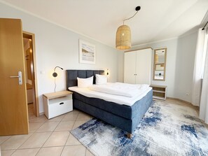2 bedrooms, travel cot, WiFi