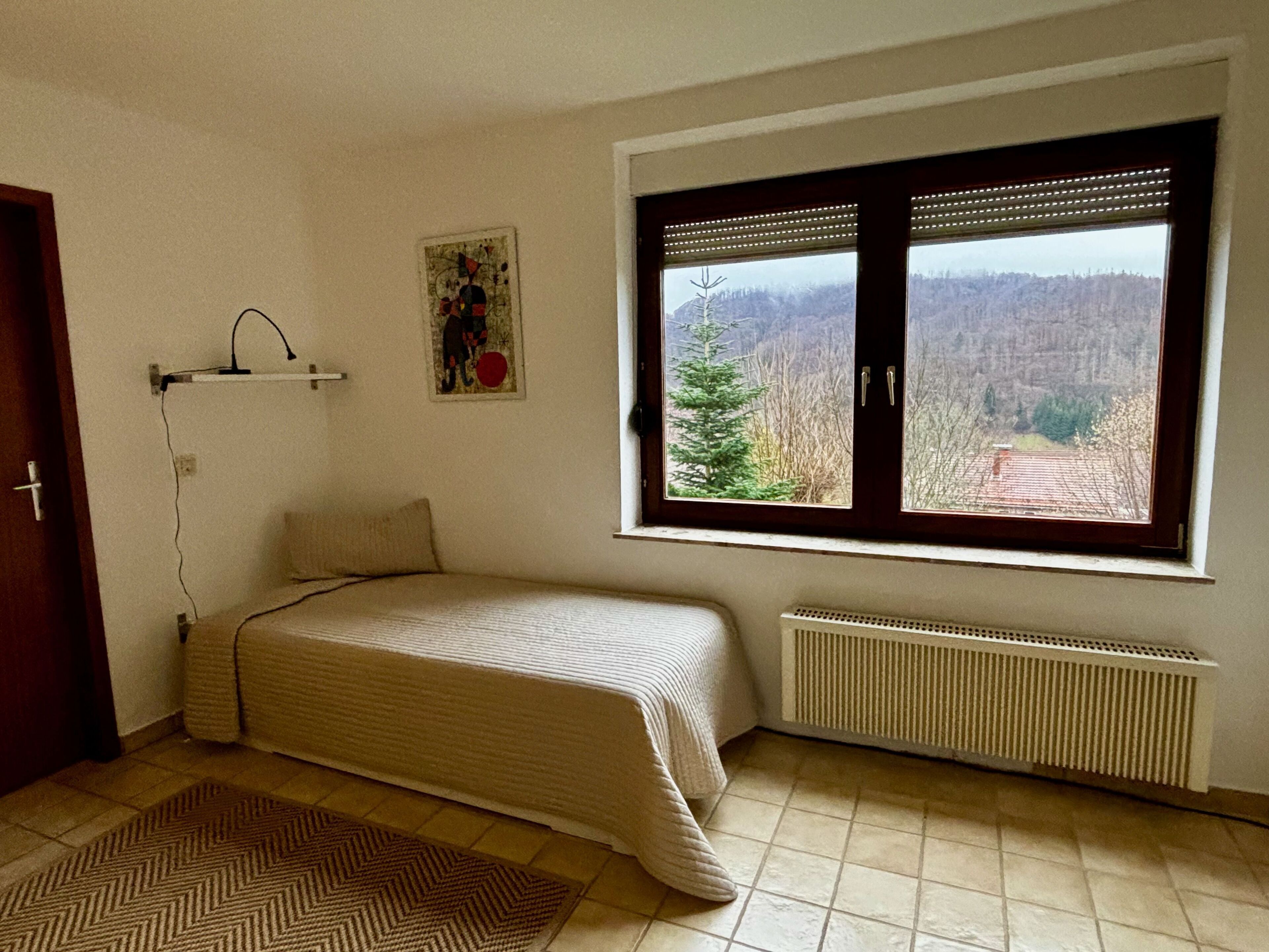 3 habitaciones, tabla de planchar con plancha, wifi y ropa de cama 