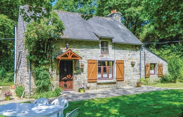 Exterior - 3 bedroom beautiful home in Guern (Guern)