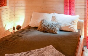 3 bedrooms, travel crib, free WiFi, bed sheets