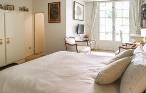 4 bedrooms, bed sheets