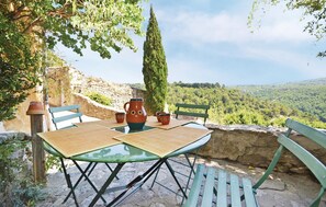 Outdoor dining - 3 bedroom nice home in Bonnieux (Bonnieux)