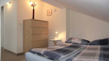 2 bedrooms, travel crib, WiFi, bed sheets