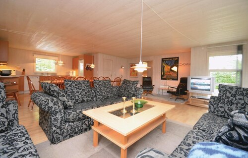 5 bedroom amazing home in Væggerløse