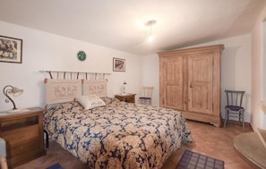 2 chambres, lit parapluie, draps fournis