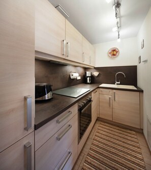 Kühlschrank, Mikrowelle, Ofen, Geschirrspüler