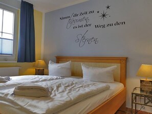 2 bedrooms, travel cot, WiFi