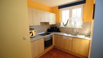 Kühlschrank, Mikrowelle, Ofen, Geschirrspüler