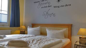 2 bedrooms, travel crib, WiFi