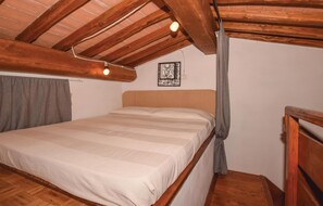 1 bedroom, travel cot, free WiFi, bed sheets