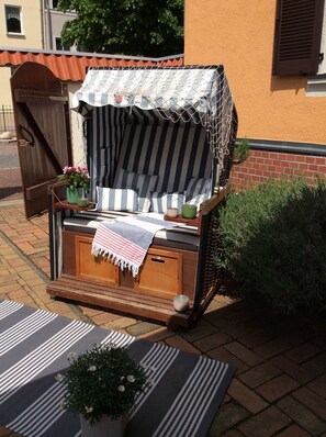 Unclassified image, 4 of 16, button