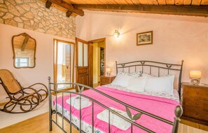 2 Schlafzimmer, Reisekinderbett, kostenloses WLAN, Bettwäsche