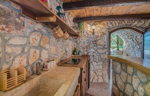 Fridge, stovetop, coffee/tea maker