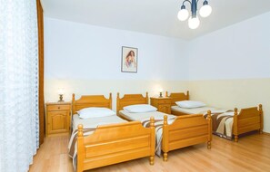 4 Schlafzimmer, Reisekinderbett, kostenloses WLAN, Bettwäsche