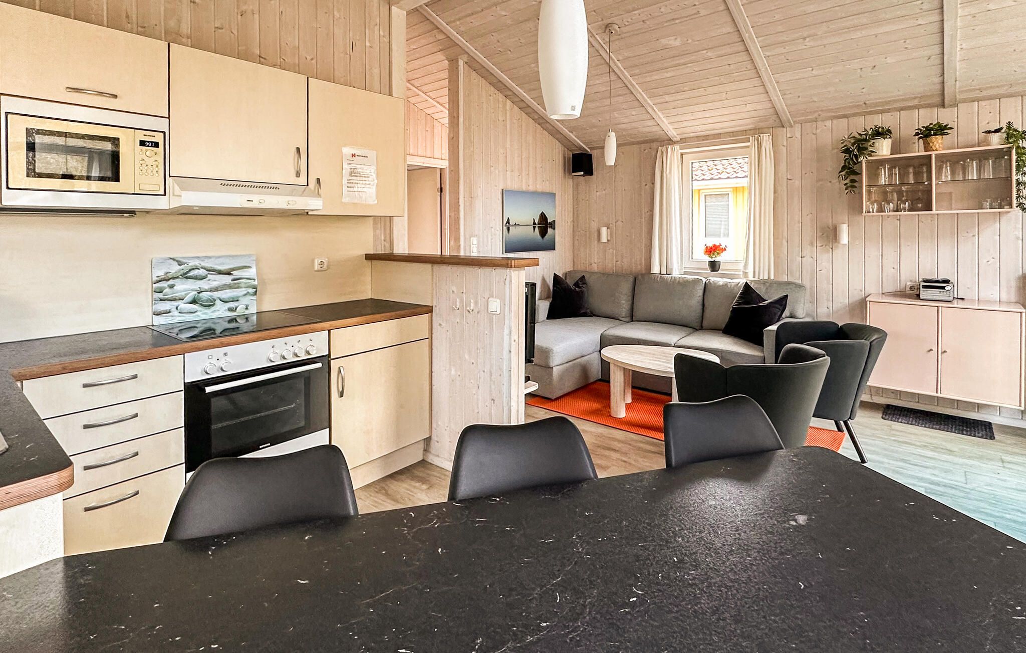 Fernseher, Kamin, DVD-Player
