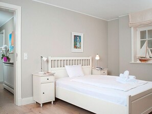 4 slaapkamers, een strijkplank/strijkijzer, reisbedje, wifi