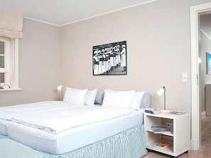 4 habitaciones, tabla de planchar con plancha, cuna de viaje y wifi 