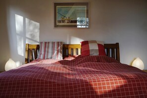 3 habitaciones, escritorio, cuna de viaje y wifi 
