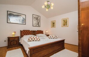 1 bedroom, bed sheets