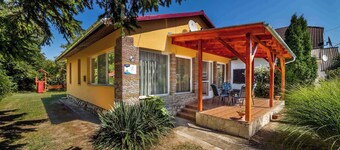 Holiday home with a large terrace