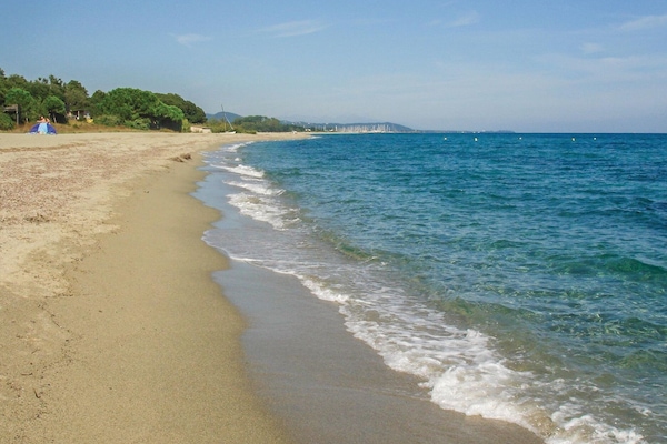 Perto da praia, prática de pesca
