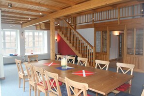 Unclassified image, 4 of 40, button