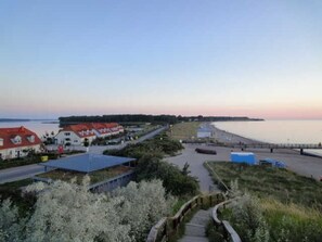 Unclassified image, 3 of 40, button