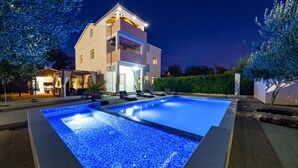 A modern two-story house with a swimming pool. - Stunning home in Radasinovci (Radasinovci)