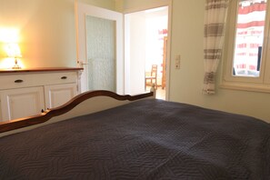 2 bedrooms, travel crib, WiFi, bed sheets