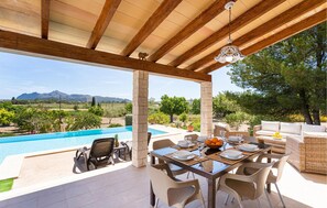Outdoor dining - Cozy home in Puerto de Alcudia (Puerto de Alcudia)