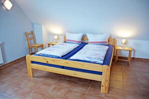 1 bedroom, travel cot, bed sheets