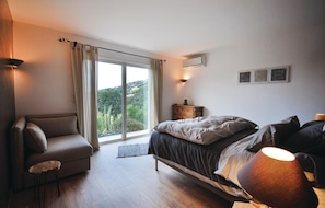 3 bedrooms, travel crib, free WiFi
