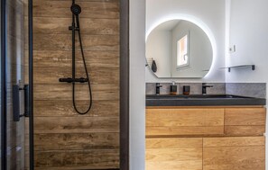 Bathtub - Luxurious home in La Londe les Maures (La Londe les Maures)