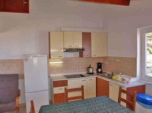 Fridge, coffee/tea maker - Holiday flat with balcony (Mali Lošinj)