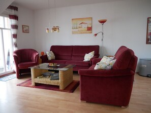 Unclassified image, 3 of 18, button