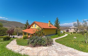 المنطقة المحيطة بالمنشأة