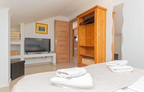 2 bedrooms, free WiFi, bed sheets